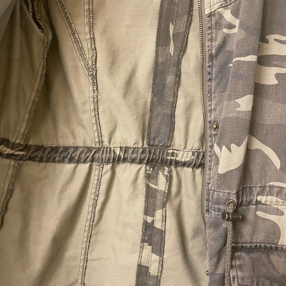 Charlotte Russe Camo Jacket Women’s Size Medium - Picture 16 of 16